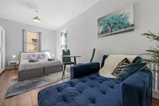 Stunning studio flat with free on-street parking! - Plumstead - 0