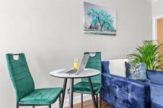 Stunning studio flat with free on-street parking! - 6