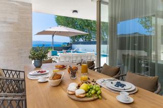 Beachfront Villa Erce with private 40sqm heated pool, a Gym, 7 en-suite bedrooms, a rooftop terrace, 2 living areas - Duće - 1