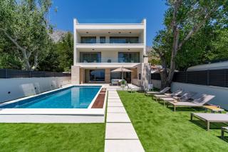 Beachfront Villa Erce with private 40sqm heated pool, a Gym, 7 en-suite bedrooms, a rooftop terrace, 2 living areas - Duće - 2
