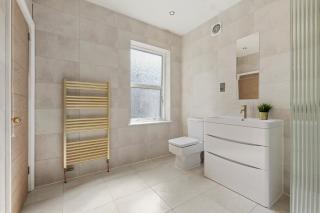 Stunning studio flat with free on-street parking! - Plumstead - 3