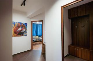 Luxury Art 4 Apartment - 6