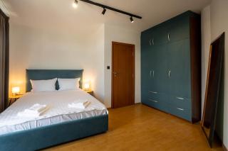 Luxury Art 4 Apartment - 2