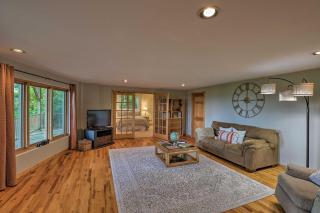 Black Mountain Gem with Inviting Deck and Scenic Views - Black Mountain - 8