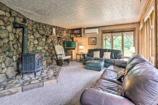 Mimis Place about Ohio Countryside Duplex with Deck - Orrville - 7
