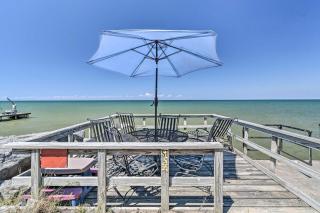 Hilton Lake Getaway with Over-the-Water Deck! - Hilton - 0