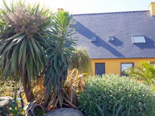 Holiday Home in Guisseny with Jacuzzi & Beach - 2