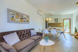 Villa Izabela with private pool and beautiful view - Dračevica - 8