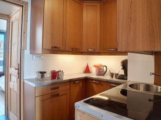 Appartement rénové 3 pièces, balcon, 10ème étage - FR-1-344-857 - 6