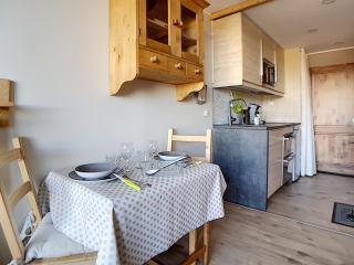 Studio rénové avec balcon nord, accès direct pistes et galerie - FR-1-344-937 - 4