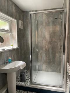 Balfour B - Fully refurbished 2 bedrooms Ideal for Contractors and Families Free wifi Free Parking Ground Floor - 5