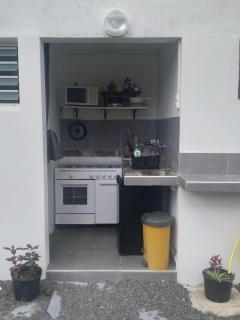 Chambre avec cuisine et SDB semi-privatives separées dans un ecrin de verdure - 4