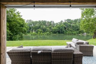 Riverfront Fire Pit Hot Tub Fishing Kayaks Pacman - Elkton - 3