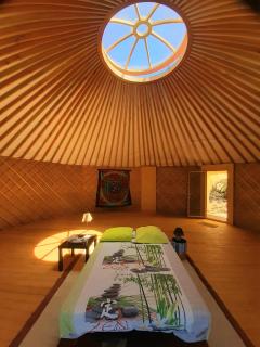 Yourte contemporaine avec magnifique vue sur les montagnes - Rigarda - 3