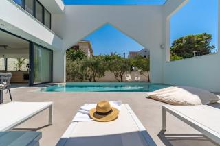 NEW! Luxury 5-bedroom Villa Altabianca with a Heated Pool, Finnish sauna, an outdoor Cinema, 50m from the beach - Supetar - 9