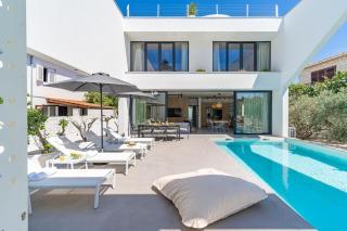 NEW! Luxury 5-bedroom Villa Altabianca with a Heated Pool, Finnish sauna, an outdoor Cinema, 50m from the beach - Supetar - 7