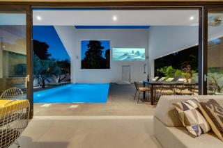 NEW! Luxury 5-bedroom Villa Altabianca with a Heated Pool, Finnish sauna, an outdoor Cinema, 50m from the beach - Supetar - 6