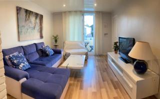 "l'hippocampe", climatisé, 60 m2 , 2 chambres, très calme, plage des sablettes et commerces à 3 minutes à pied, wifi, parking gratuit, lit king size - 0