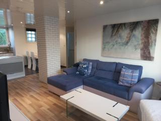 "l'hippocampe", climatisé, 60 m2 , 2 chambres, très calme, plage des sablettes et commerces à 3 minutes à pied, wifi, parking gratuit, lit king size - La Seyne-sur-Mer - 6
