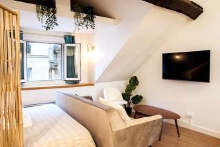 Spacious studio in Paris Hyper Center - Smart TV & WIFI - 4P - Parijs - 1