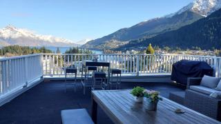 Central Lakeview Apartment with amazing rooftop 镇上湖景三室套房 - Queenstown - 4