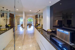 Next to Puente Romano Newly done Modern style 5 star Luxury stay - Marbella - 4