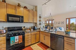 Close to Fresh Creek! Sleeps 12 ~ Amazing Views w/Serene Open Space ~ Hot Tub + Game Room ~ Trails outside - Sedona - 5
