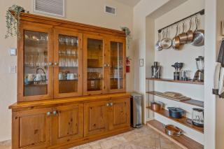 Close to Fresh Creek! Sleeps 12 ~ Amazing Views w/Serene Open Space ~ Hot Tub + Game Room ~ Trails outside - Sedona - 4
