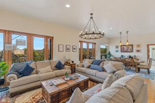 Close to Fresh Creek! Sleeps 12 ~ Amazing Views w/Serene Open Space ~ Hot Tub + Game Room ~ Trails outside - Sedona - 0