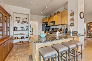 Close to Fresh Creek! Sleeps 12 ~ Amazing Views w/Serene Open Space ~ Hot Tub + Game Room ~ Trails outside - Sedona - 3