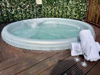 Buttercup Lodge With Hot Tub - Little Habton - 9