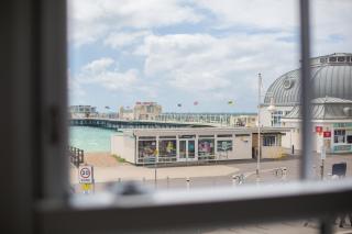 Lovely 3-Bedroom Apartment with Stunning Sea Views - 8