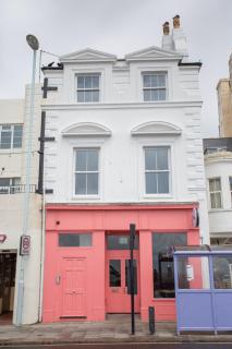 Lovely 3-Bedroom Apartment with Stunning Sea Views - 5