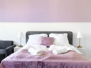 Amazing 2BR Apt, Near AKH-Perfect for Groups - 1