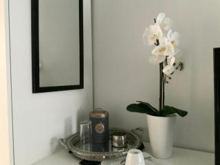 EXECUTIVE DOUBLE ROOM WITH EN-SUITE IN GUEST HOUSE CITY CENTRE r4 - 1