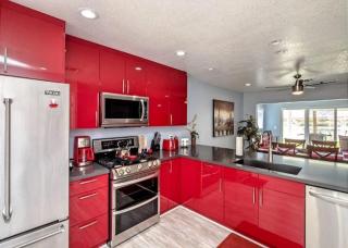 RIVERFRONT RUBY RED HOME WITH PRIVATE DOCK - Bullhead City - 1