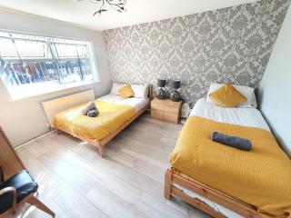 Wetherne House, Beautiful Home, Parking Garden WiFi Self Check-in - 2