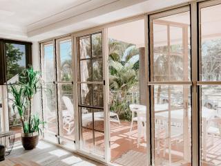 Sea Breeze on Main Beach - 1