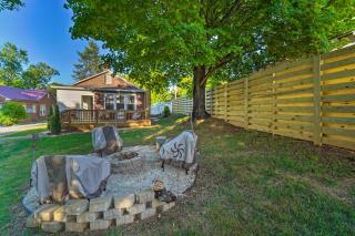 Modern, Sun-Lit Retreat with Fire Pit and Yard! - Jefferson City - 9