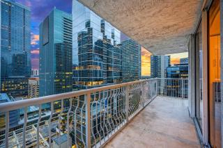 40th Floor Priceless Unit Central Location - Miami - 9