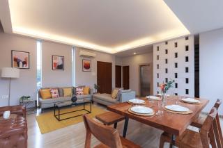 StayVista's Cascades - Mountain-View Villa with Pool, Deck & Balconies - Lonavala - 3