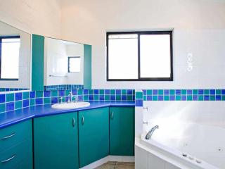 Ross Cres Spacious Private Beach House - Sunshine Beach - 4
