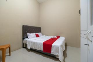RedDoorz near Palembang Trade Center 4 - 8