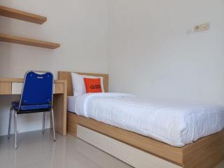 KoolKost Female Syariah near Universitas Ahmad Dahlan Kampus 3 - Minimum Stay 30 Nights - Timuran - 8