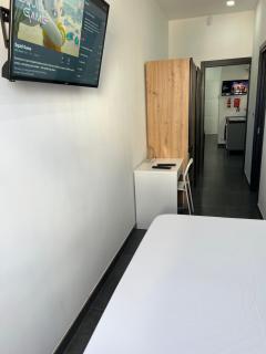 Cosy & Modern Top Floor 1-bedroom Apartment - 3