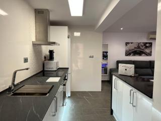 Apartamento espacioso de diseño a 3 min RENFE. - Córdoba - 0