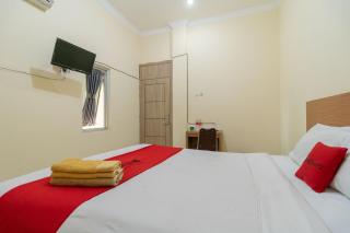 RedDoorz @ Jalan Kolonel Haji Burlian Palembang 2 - Talang Kelapa - 9
