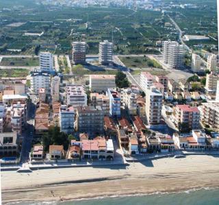 4 Bedrooms Apartment - 2 Mins Walk to Seafront - 4