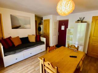 Appartement rénové face aux pistes avec grande terrasse sud – Accès direct et toutes commodités ! - FR-1-445-142 - Monginevro - 9