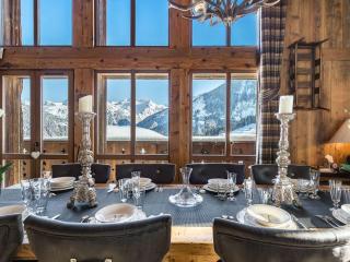 Superbe chalet avec 5 chambres, jacuzzi et services de luxe, à 300m des pistes à Courchevel Village - FR-1-562-21 - 0